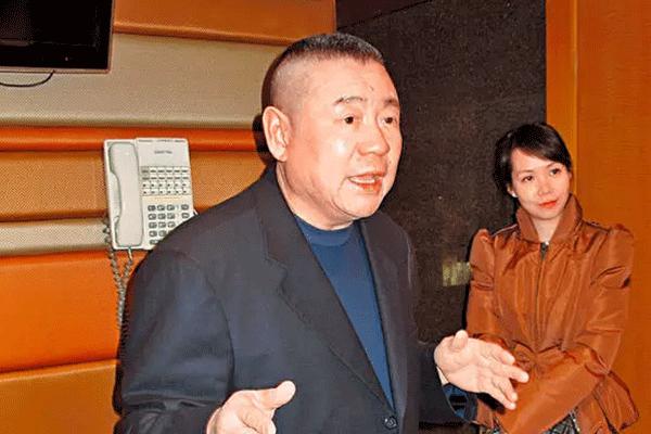 他比李嘉诚还狠！国内分红300亿不交一分税，跑