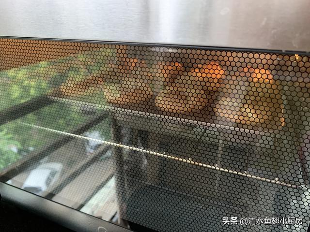 糯米蛋糕外皮酥脆，内里细腻又软糯，全新口感，吃着没够