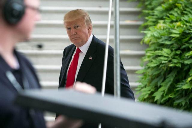 特朗普刚承认会输掉大选，伊朗马上送来一份让他尴尬的“厚礼”