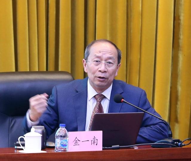 无耻！美国为何急不可耐要对华为下死手？金一