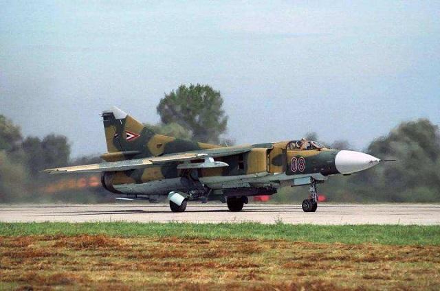 小伙被预言近期死于空难，他在家闭门不出，最