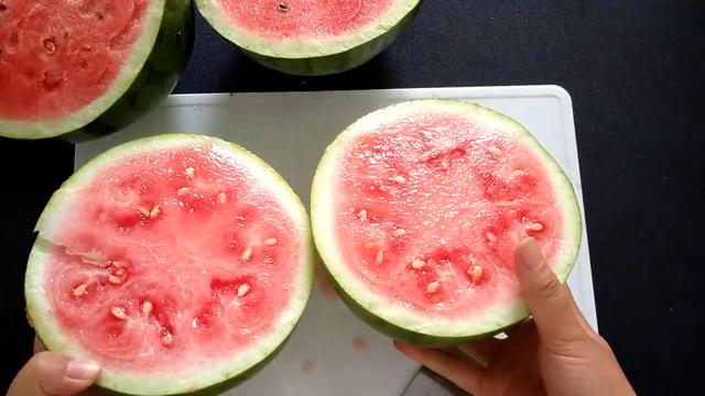 瓜农老伯教我挑选西瓜，一挑一个准，方法太棒