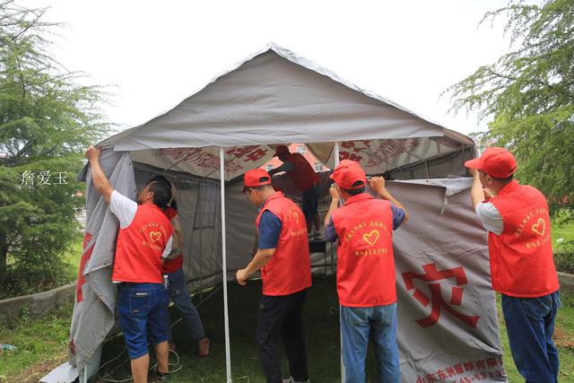 鄱阳洪灾，16岁女孩保护聋哑妈妈撤离，武警及时赶到