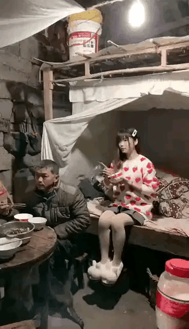 这场面对面牌友已经把房子压上去了，我这牌到还跟不跟好？