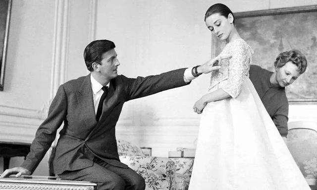 赫本曾经历两次婚姻，都没嫁给相伴42年的纪梵希，原因让人深思