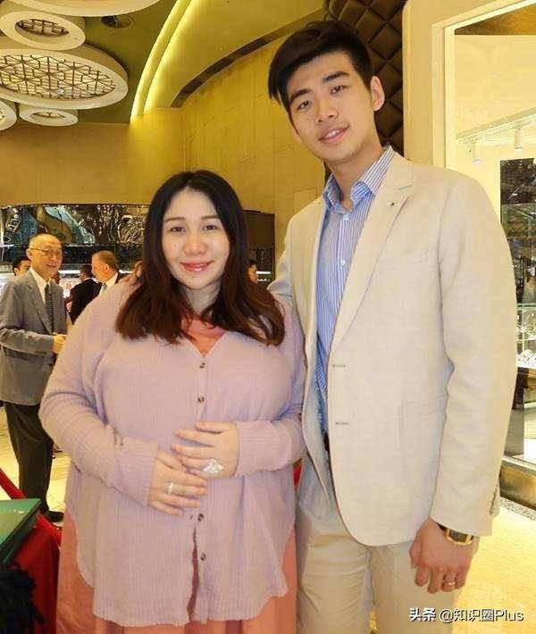 何鸿燊何氏家族悼文，留下四房十七杰，详细了