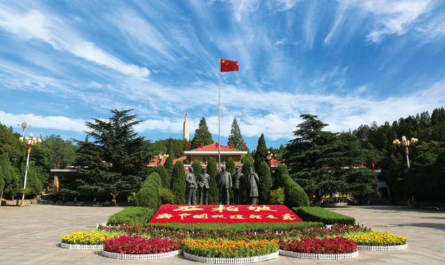 “八一”建军节，向人民英雄致敬