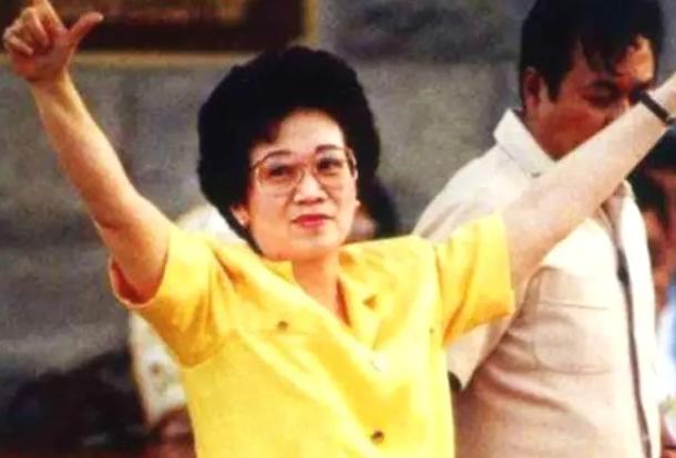 全球首位华裔女总统，以中国人身份为豪，上台