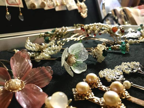 揭秘郑州夜市生意人：夫妻俩辞职在健康路打拼