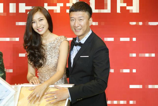 孙红雷近况，小15岁娇妻王骏迪气质脱俗，一袭长