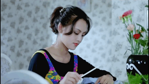 48岁逆龄出道，翻遍中国影史，也找不出这样“乘风破浪的姐姐”