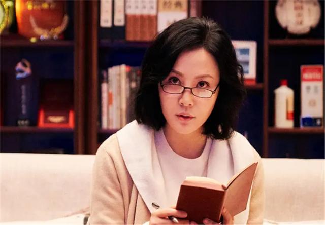 三叉戟抓到汤阿祥之后，一起坐在树下晃脚，这