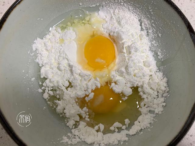 鸡胸肉别水煮了，试试这样做，香酥脆口，出锅瞬间被扫光，解馋