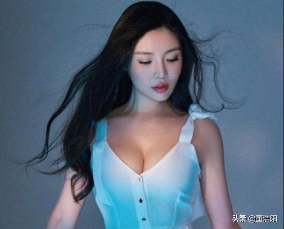 徐冬冬身材比柳岩还有料，穿深V吊带裙秀“事业线”, 这身段绝了