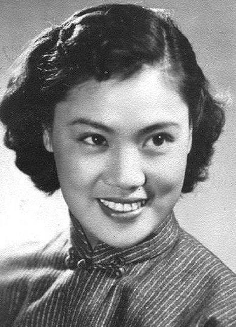 64岁的张铁林：曾有7段感情3个孩子，为何如今仍