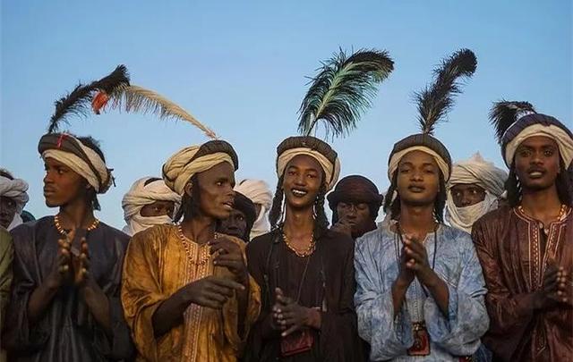 非洲“一妻多夫”的地方，男性很开心，为啥女