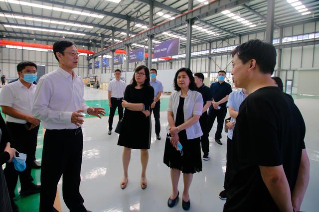 山东社会科学院党委委员、副院长袁红英到济南新材料产业园区调研