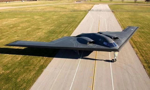 B-21“突袭者”：能当战斗机用的战略轰炸机