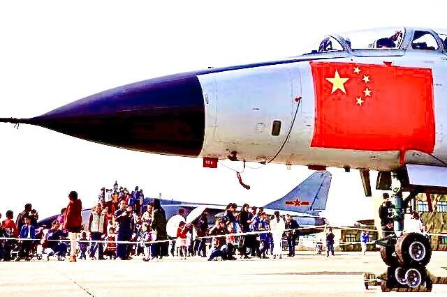 外媒：受制于发动机技术的中国隐身战机和轰炸机目前不足为惧