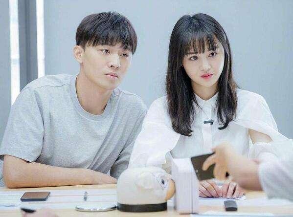 综艺里秀恩爱的几对明星，前四对下节目就分手，只有他们仍然恩爱