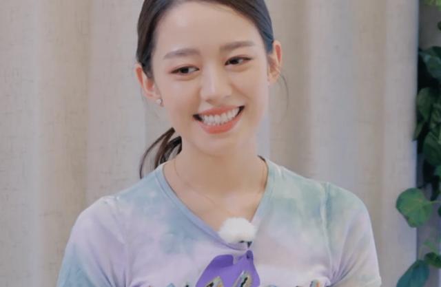 妻子团都穿居家服录节目，张歆艺休闲胡可保守