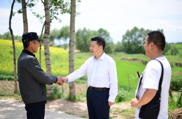 青海省第五人民医院脱贫帮扶医疗队赴李家乡民族村开展医疗活动