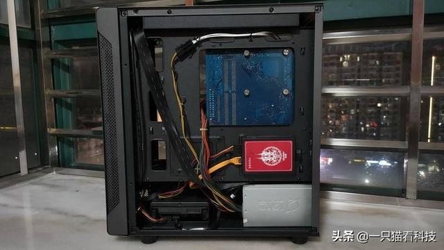 精致实用的侧透小机箱 - Tt启航者A1