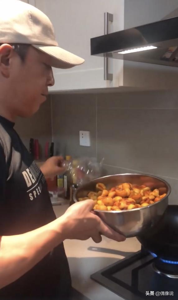 「捡杏」黄渤自己捡杏做杏酱 “青岛贵妇”太厉害了啥都会