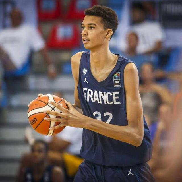 16歲2米44臂展天才橫空出世！Porzingis+Gobert合體，球探：未來巨星！-黑特籃球-NBA新聞影音圖片分享社區