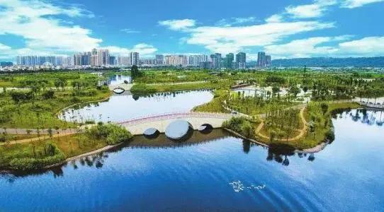 眉山市唯一一所省级示范高职院校，被誉为“见桥大学”
