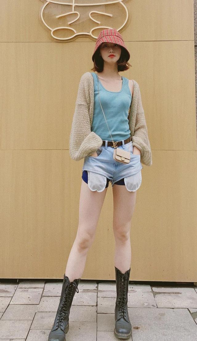 被蓝盈莹美到了，《浪姐》初舞台好惊艳，私服