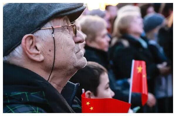 中国向全世界宣布！与塞尔维亚签订346亿订单，