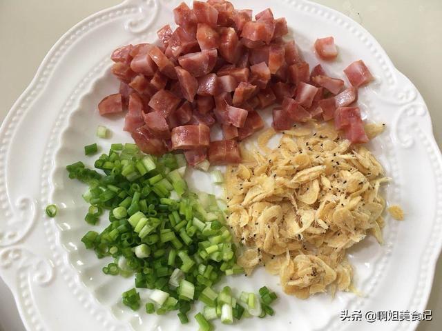 广式芋头糕，咸香软糯不粘牙，小时候的味道