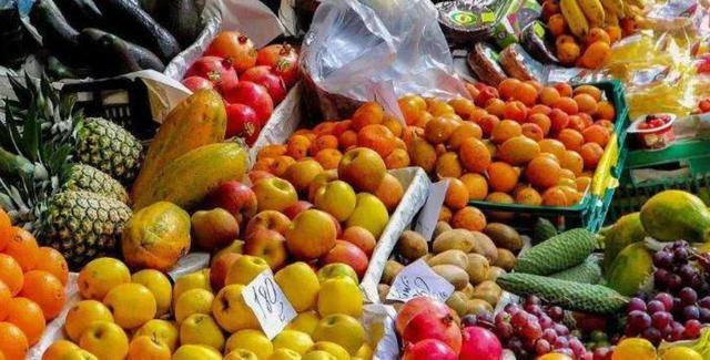 有恩必报，在我国接纳该国20万吨水果后，给我国