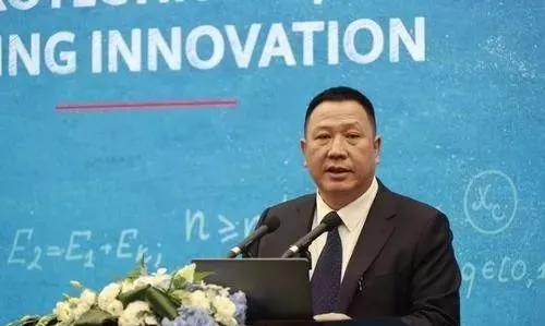 振奋人心，美国终于无法接受落后，付给华为70亿专利费