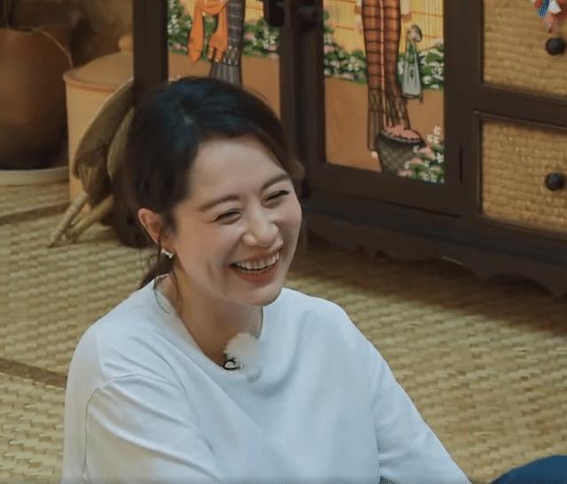 张子枫“妈妈”去蘑菇屋做客，随身带的物品，