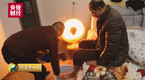 35个|一个女孩35个老兵爸爸 照顾女儿长大