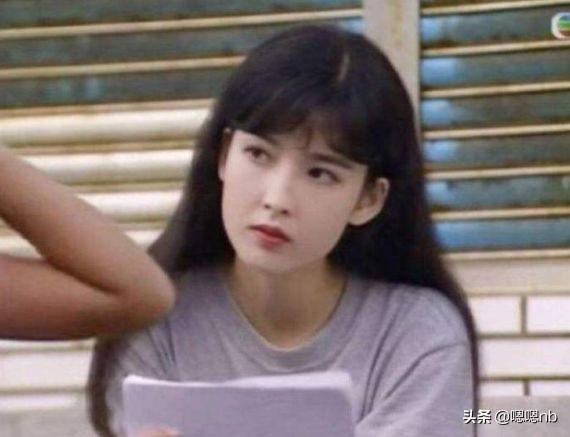 她巅峰时期红过周慧敏，离婚仍被前夫狂追，如今50岁依然美若少女