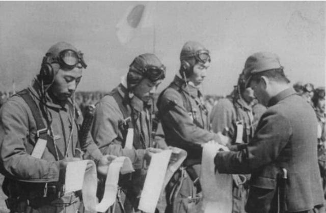 为何二战后期，日本飞行员几乎没人了？这都是