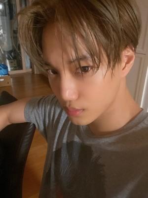 出道八年迎来SOLO 唱跳俱佳表现力一绝 KAI的个人