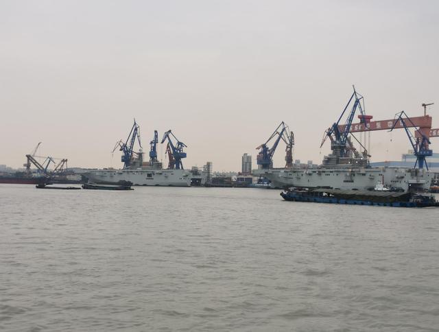 075首舰发动机试车？现场疑似冒出小股黑烟，排水量接近40000吨