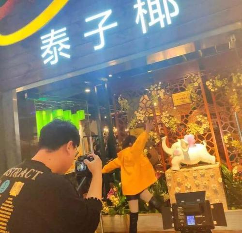 “快乐家族”的副业你知道嘛？谢娜开网店，其