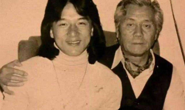 成龙的亲疏关系史：一个混迹街头的女儿，两个沿街乞讨的哥哥