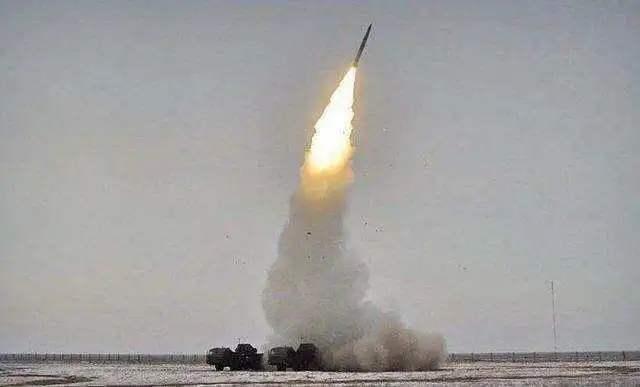 战争脚步越来越近？美军向俄边境扔炸弹，美媒