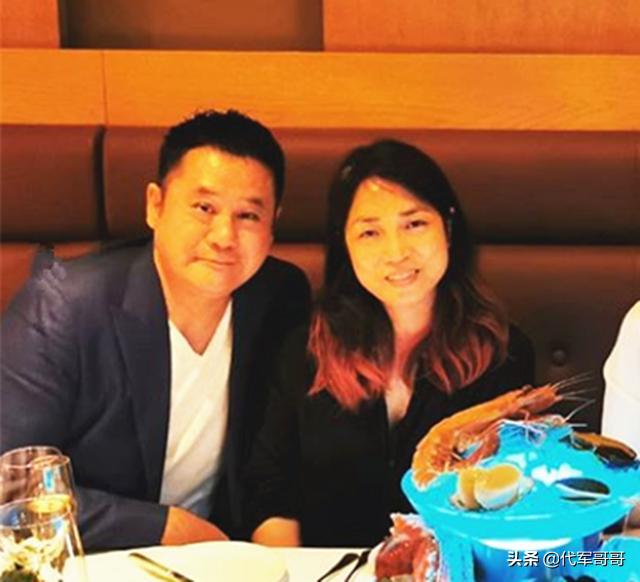 他是TVB金牌绿叶，出道30多年薪水不高，如今51岁转行开肉铺