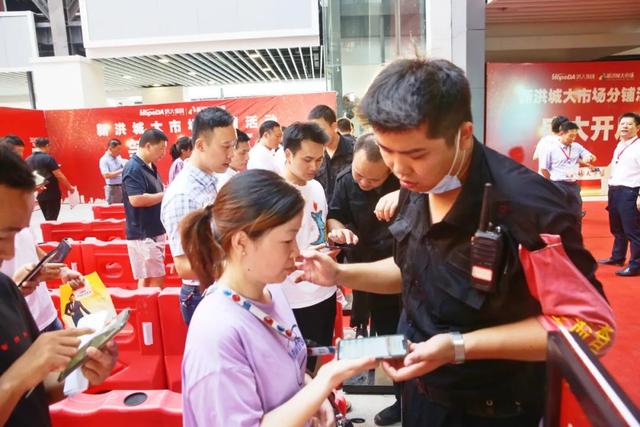 “真正的公平、公正、公开！”新洪城大市场首场分铺活动圆满结束