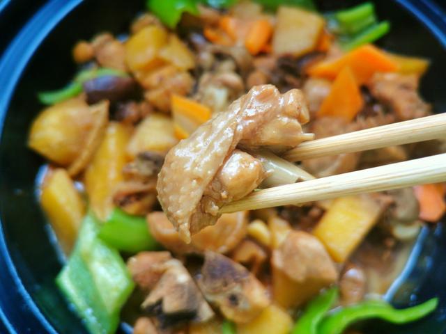 家庭版黄焖鸡，告诉你酱料比例，在家也能做出饭店的味道