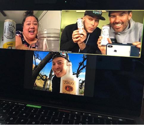 四个月时间，用户从3000万增加到3亿，Zoom成为一