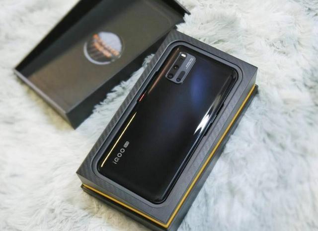 别再说vivo是高价低配了，看看这3款手机，性价比不比小米差