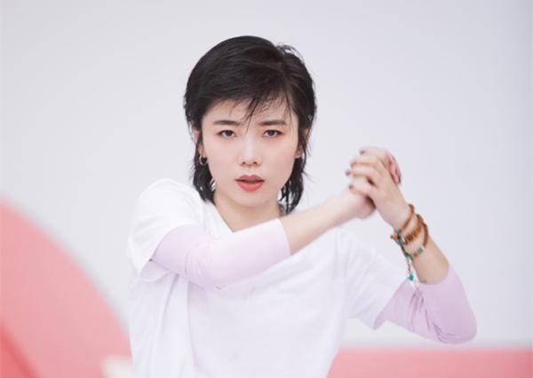 手撕尚雯婕、P图黄晓明结婚照，许飞这次该不该被原谅？